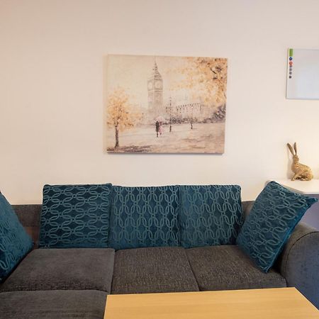 Spacious 1 Bed Apartment With Workspace, Coffee & Free Secure Parking Birmingham Bagian luar foto