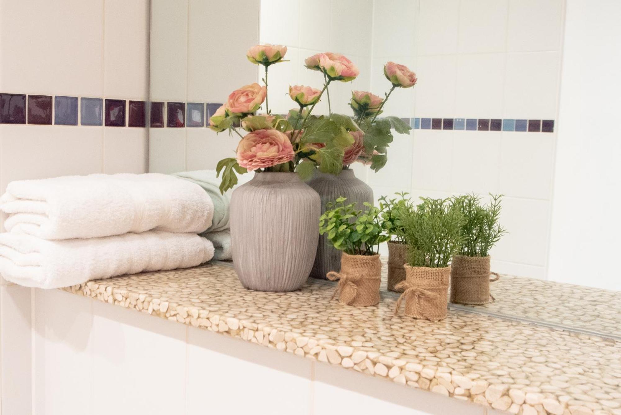 Spacious 1 Bed Apartment With Workspace, Coffee & Free Secure Parking Birmingham Bagian luar foto