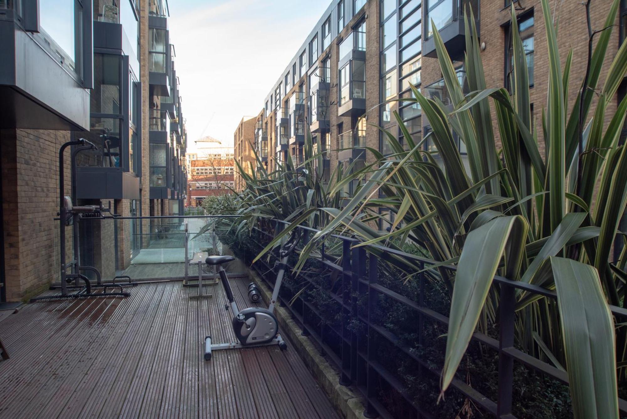Spacious 1 Bed Apartment With Workspace, Coffee & Free Secure Parking Birmingham Bagian luar foto