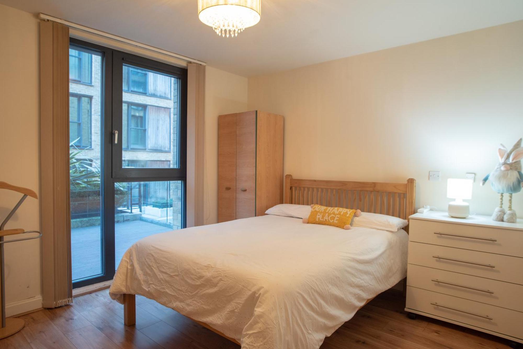Spacious 1 Bed Apartment With Workspace, Coffee & Free Secure Parking Birmingham Bagian luar foto
