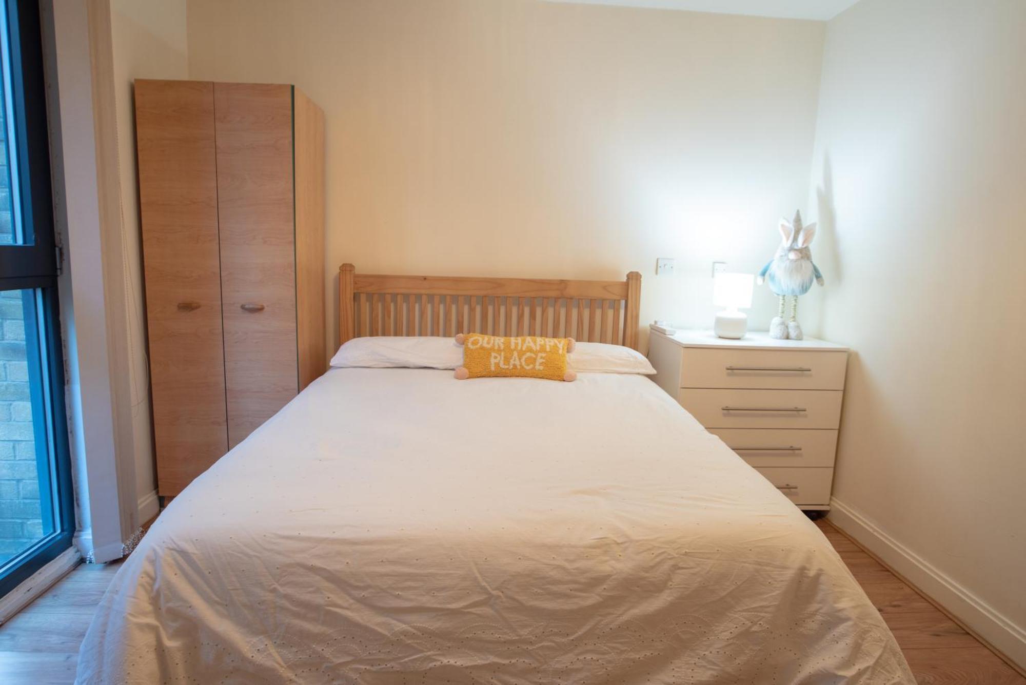 Spacious 1 Bed Apartment With Workspace, Coffee & Free Secure Parking Birmingham Bagian luar foto