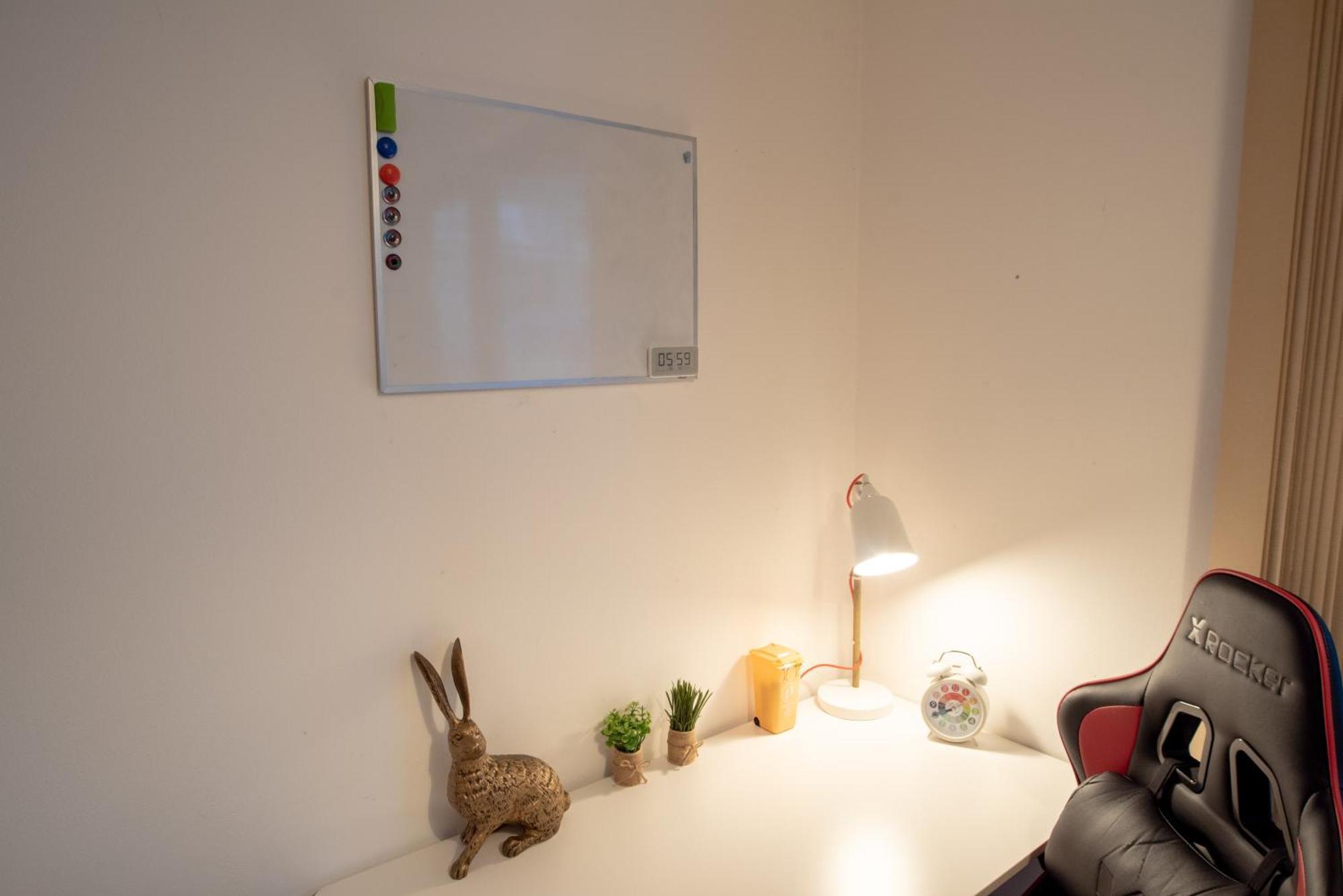 Spacious 1 Bed Apartment With Workspace, Coffee & Free Secure Parking Birmingham Bagian luar foto