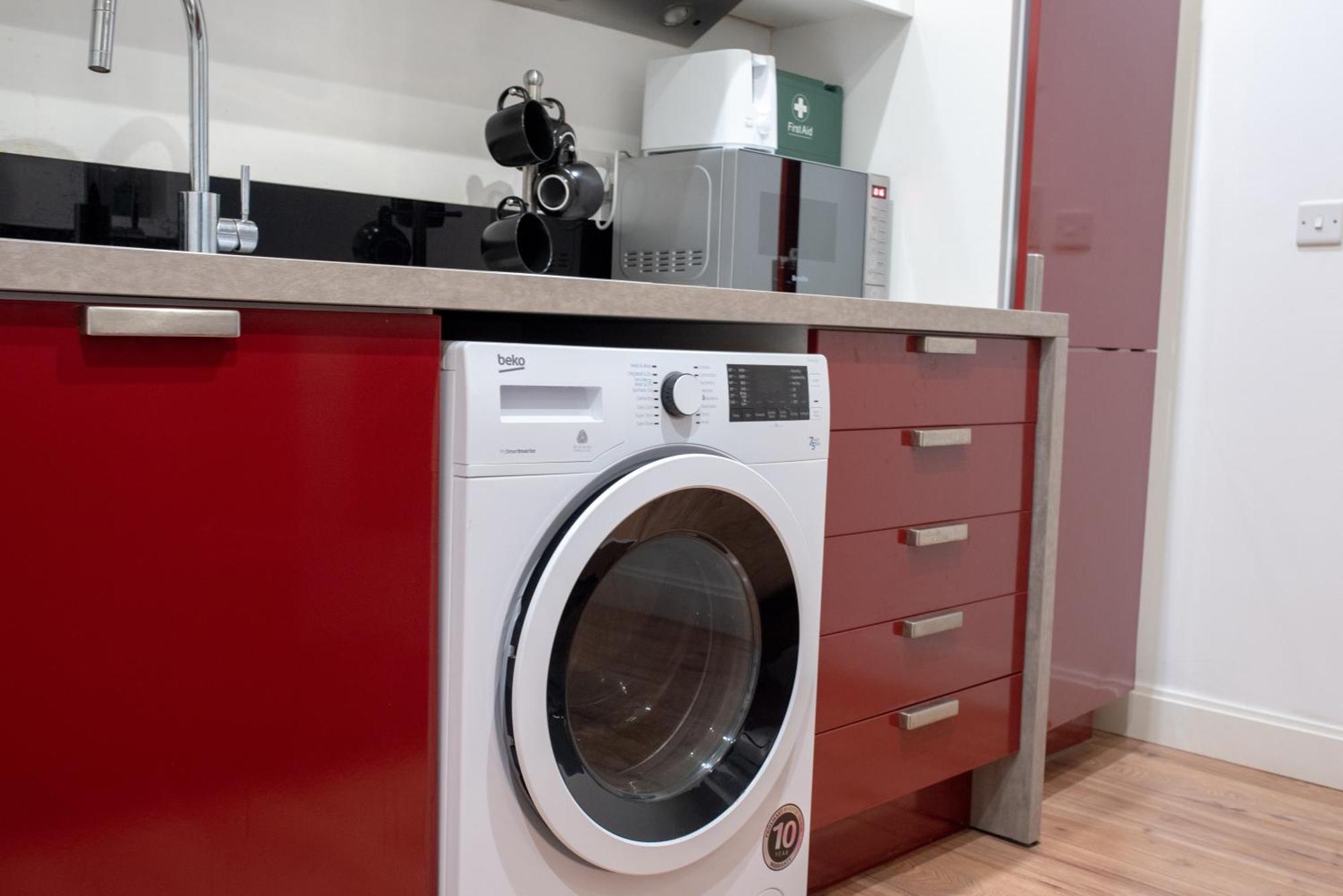 Spacious 1 Bed Apartment With Workspace, Coffee & Free Secure Parking Birmingham Bagian luar foto