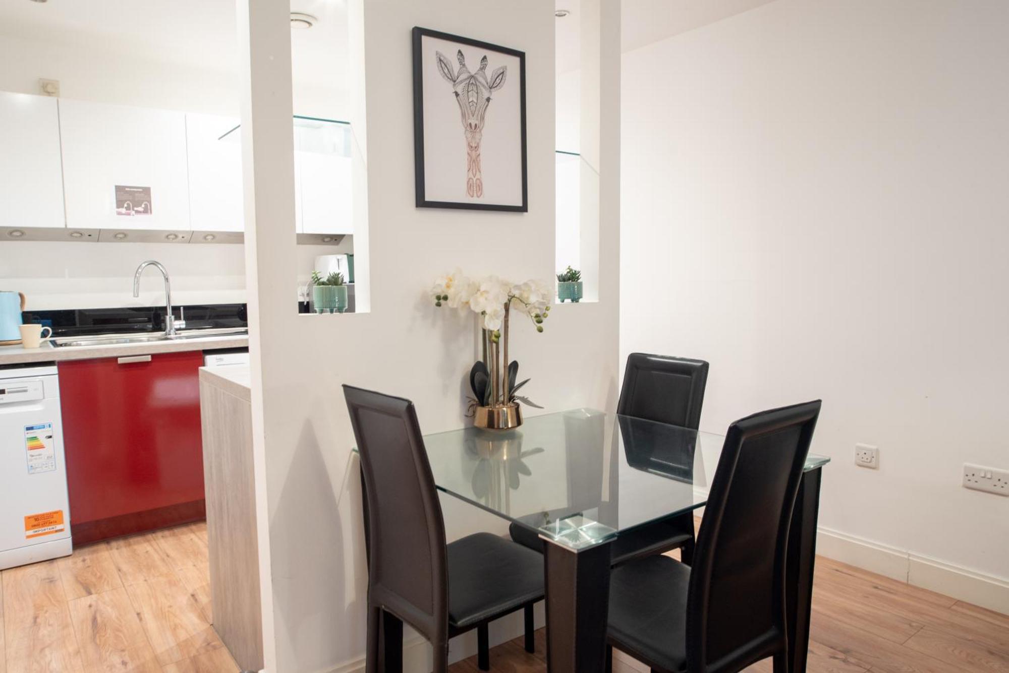 Spacious 1 Bed Apartment With Workspace, Coffee & Free Secure Parking Birmingham Bagian luar foto