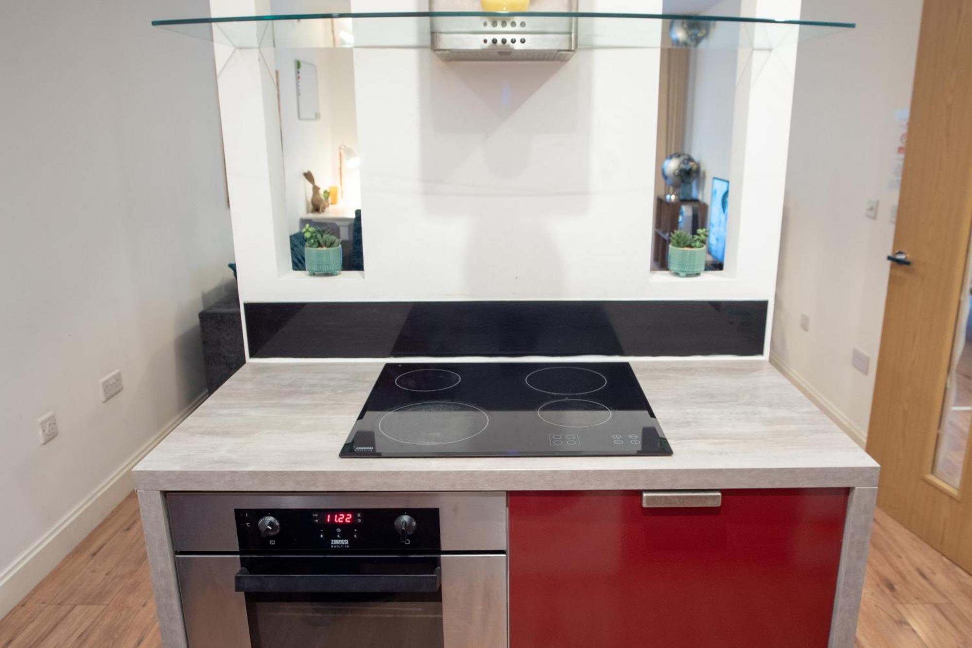 Spacious 1 Bed Apartment With Workspace, Coffee & Free Secure Parking Birmingham Bagian luar foto